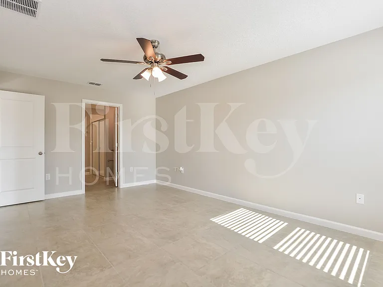 610 Lindbergh Way — Photo 8