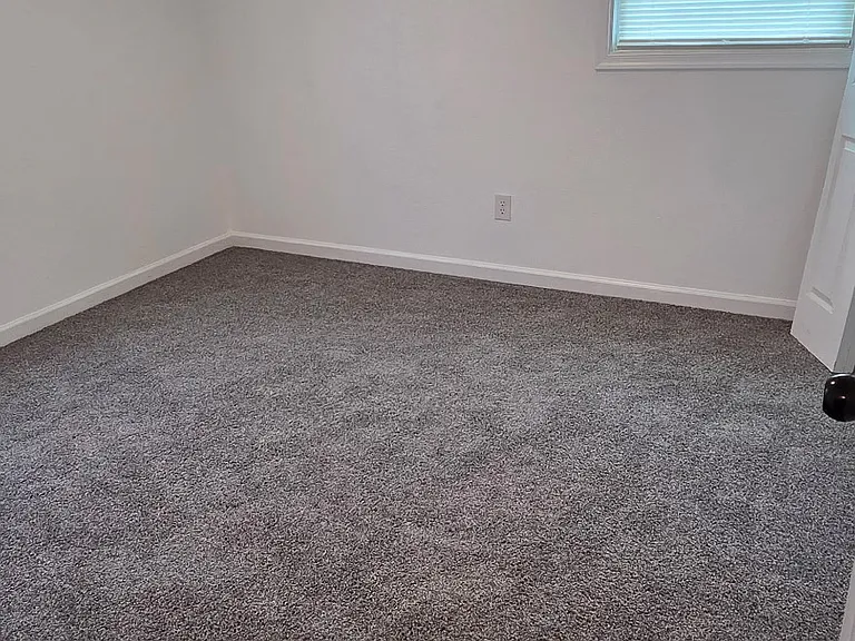 713 Nixon Dr — Photo 9