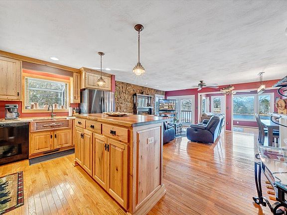 3rd image of 287 Waterside Dr