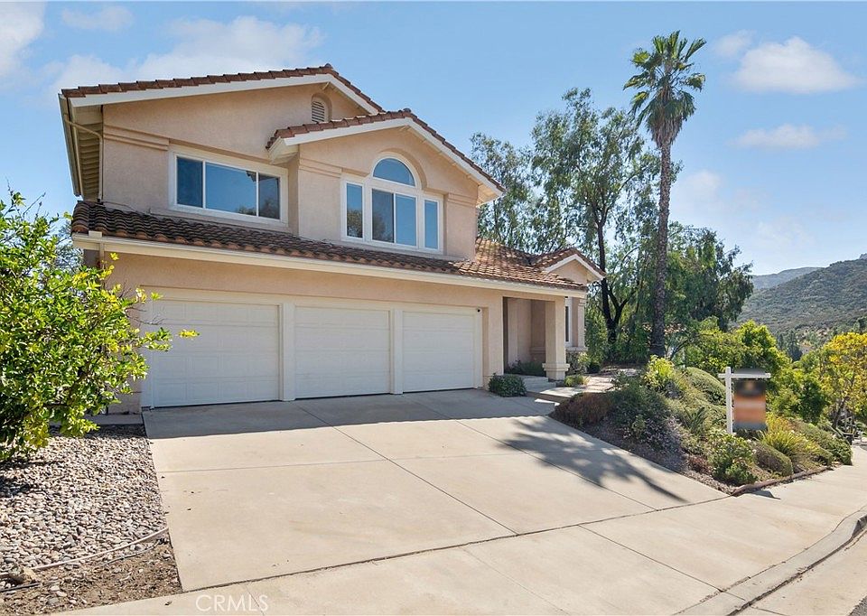 1st image of 2660 Grandoaks Dr