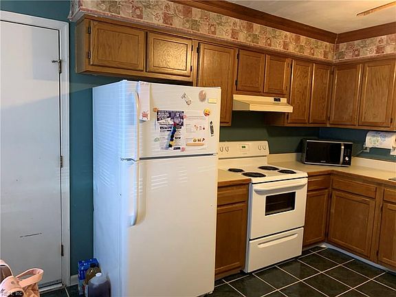 5th image of 1449 Drumheller Dr