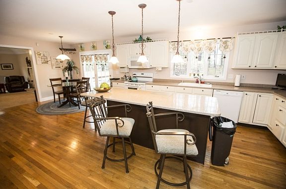 5th image of 3 Hyde Park Cir