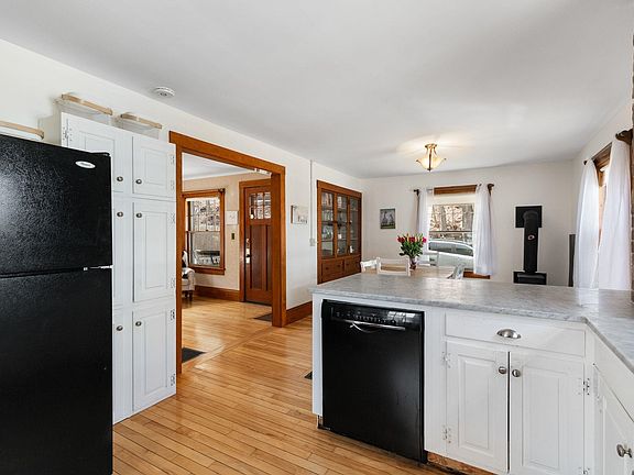 5th image of 119 Forest Street