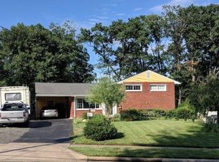 6411 Willowood Ln, Alexandria, VA 22310