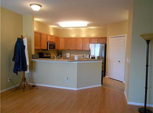 4th image of 823 E Summerfield Gln #5