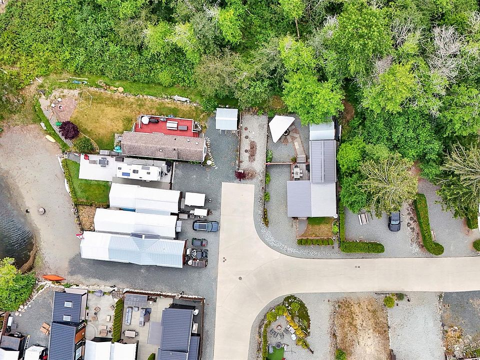 1st image of 10750 Central Lake Rd #32