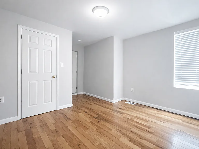 3201 E Fairmount Ave — Photo 9