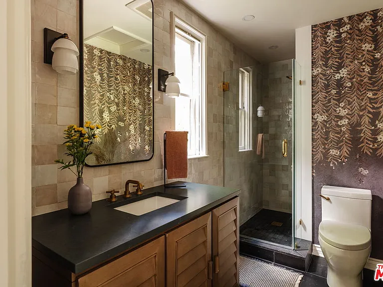 2151 Kenilworth Ave — Photo 20