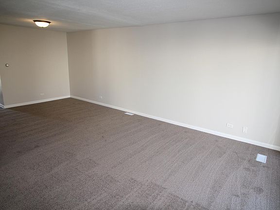4th image of 841 White Oak Ln