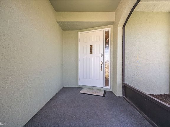 5th image of 132 SW 34th Ln