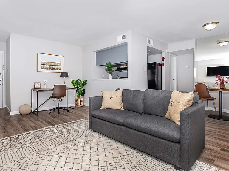 The 910 Apartments — Photo 1