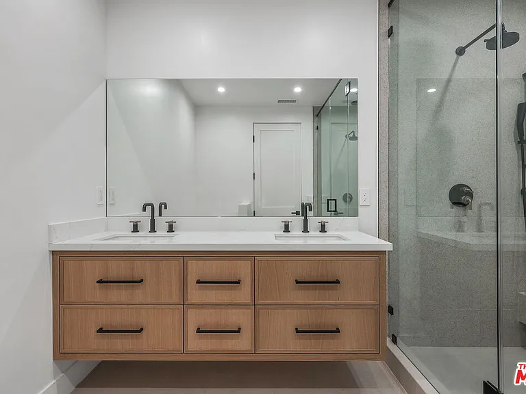 5917 Rhodes Ave — Photo 26