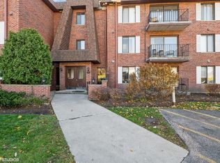100 Clubhouse Ln APT 301, Lake Zurich, IL 60047