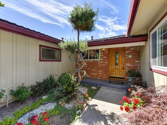 3rd image of 8408 Lake Forest Dr
