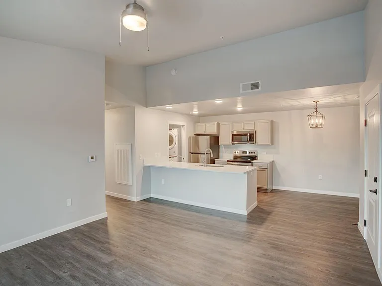 1420 Maple Grove Apartments — Photo 34