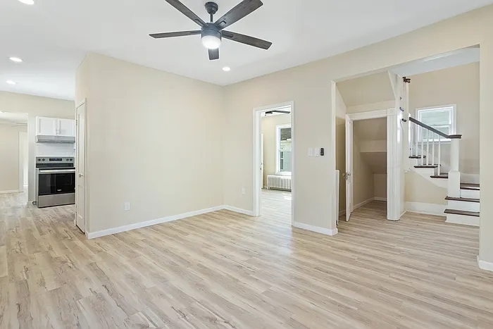 5 bed, 2.0 bath, 2500 sqft, $2,600 — Photo 3
