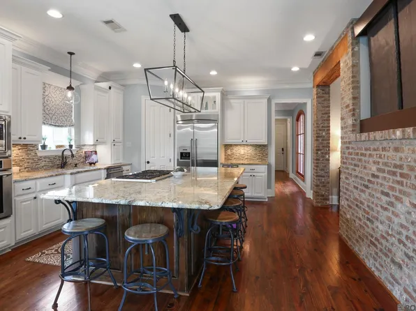 12412 Legacy Hills Dr, Geismar, LA 70734