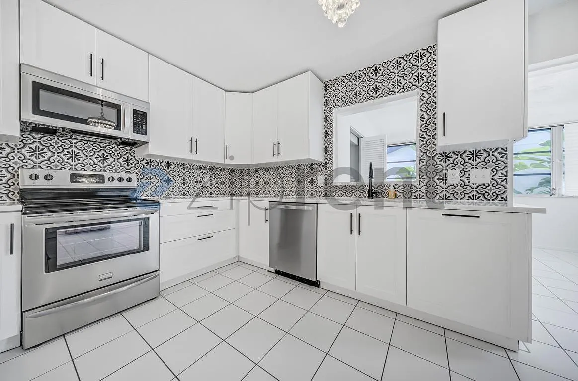 2 bed, 1600 sqft, $2,700 — Photo 1
