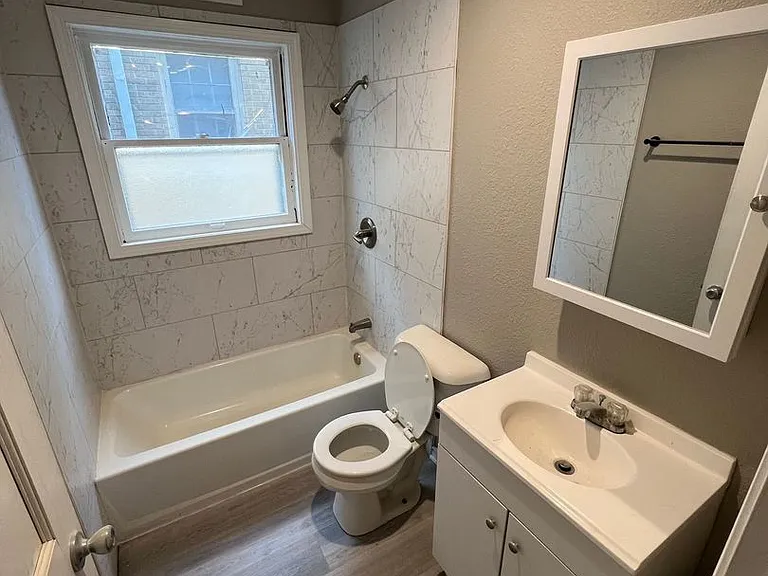 1122 E Singer Cir. (4 Unit) — Photo 8