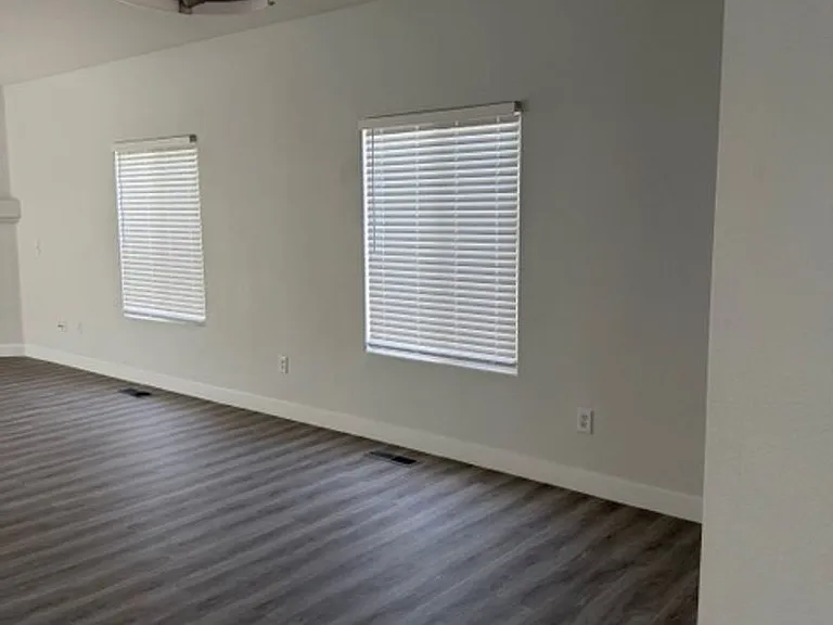 1071 Village Knoll Dr — Photo 4