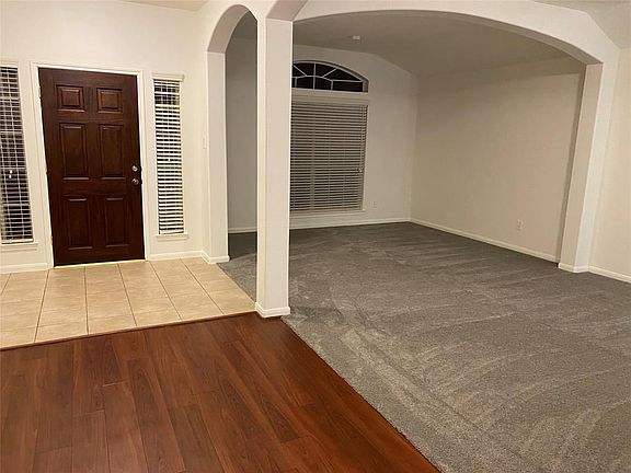 3rd image of 321 Preston Ln