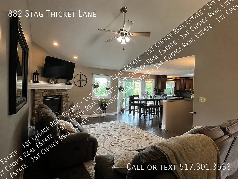 Executive 4-Bdr 3-Bth House With Finished Basement & Swim Spa — Photo 4