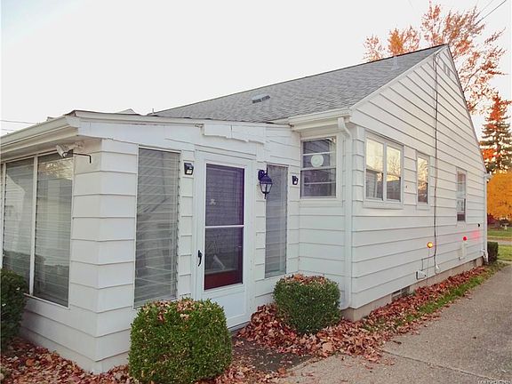 5th image of 35 Pinewoods Ave