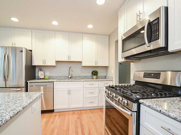 4th image of 430 N Fairlawn Ave