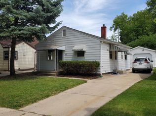 2132 S 98th St, West Allis, WI 53227