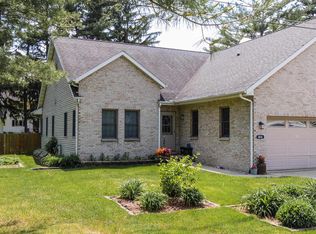 416 Blue Jay Way, Cambridge, WI 53523