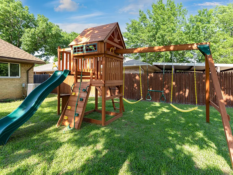 Woodcrest Ln — Photo 22