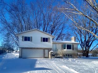 932 28th St NW, Rochester, MN 55901