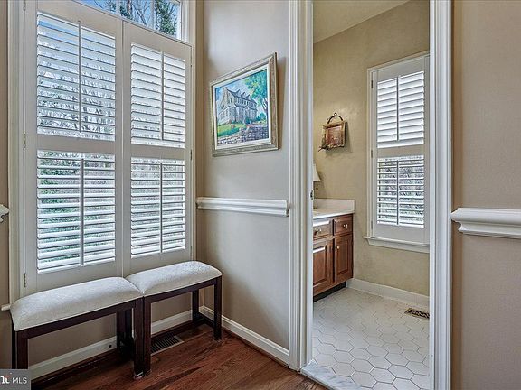 3rd image of 10243 Aspen Willow Dr