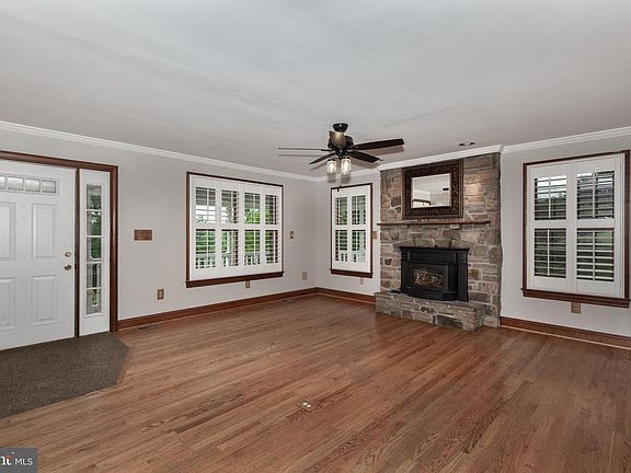 4th image of 15 Ridge View Dr