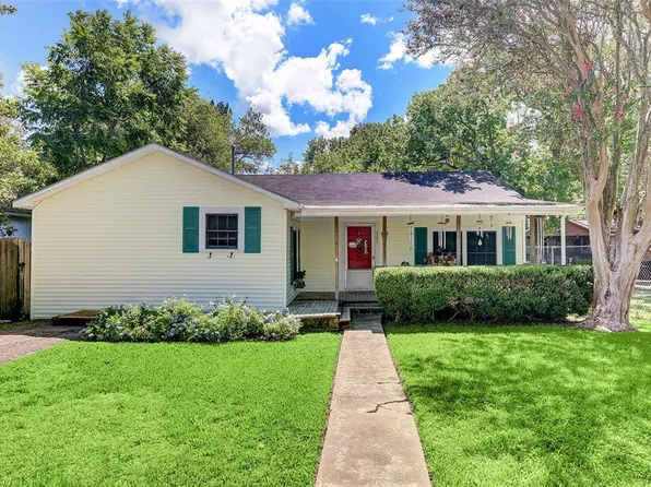 705 W Coombs St, Alvin, TX 77511