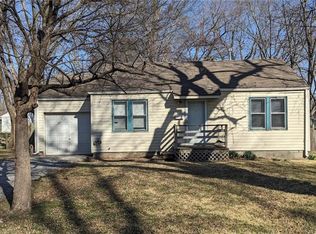 8233 Hemlock St, Overland Park, KS 66204