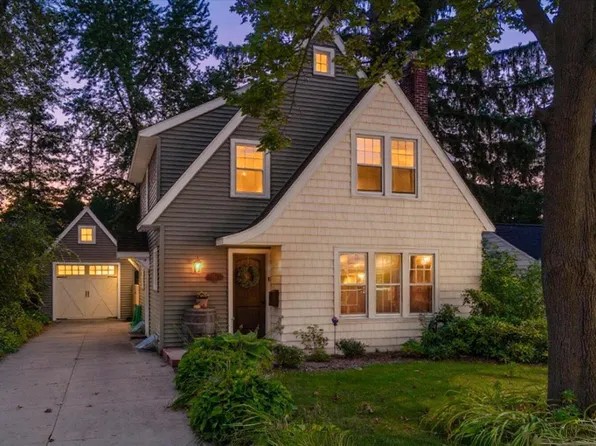 828 Lakeway Ave, Kalamazoo, MI 49001