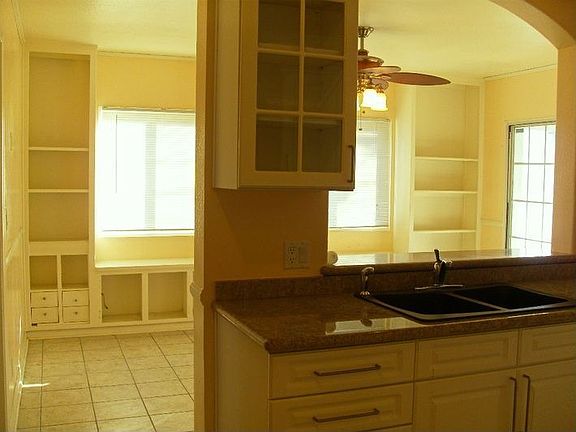Dinning Room Open With Kitchen