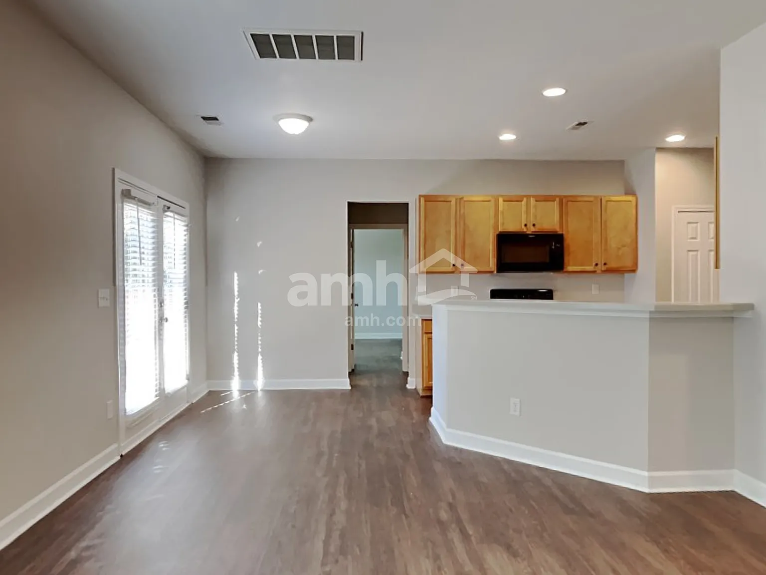 4 bed, 2.5 bath, 2580 sqft, $2,495 — Photo 4