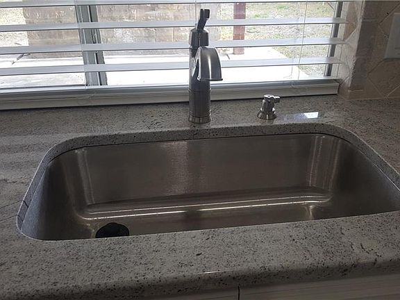 3rd image of 4814 Cloverdale Ln
