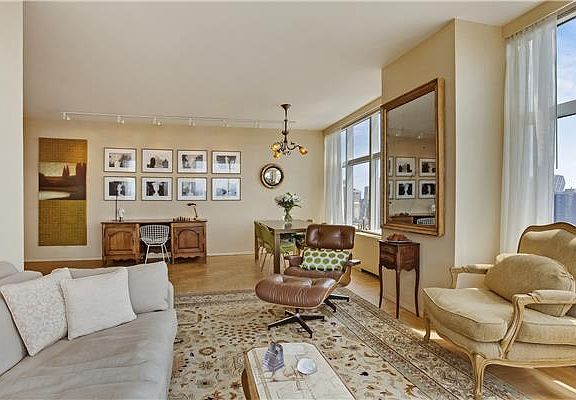 4th image of 160 W 66th St APT 47E