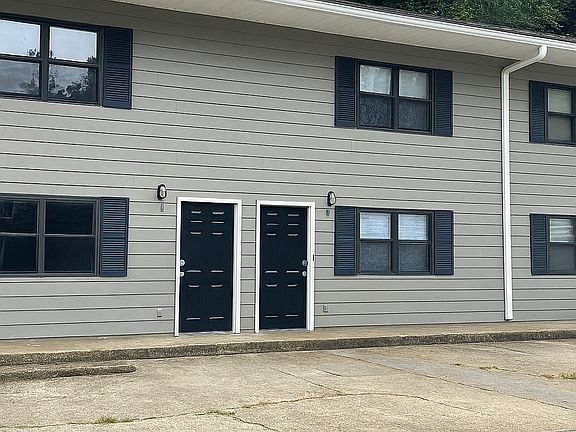 2nd image of 612 Historic 66 W APT 8