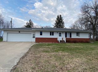 312 4th St NE, Buffalo Center, IA 50424