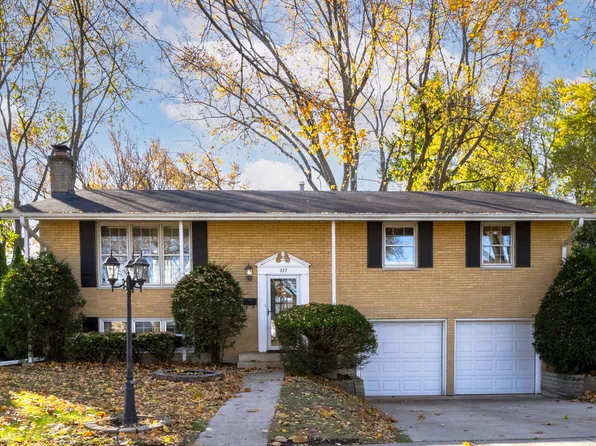 927 E Cooper Dr, Palatine, IL 60074