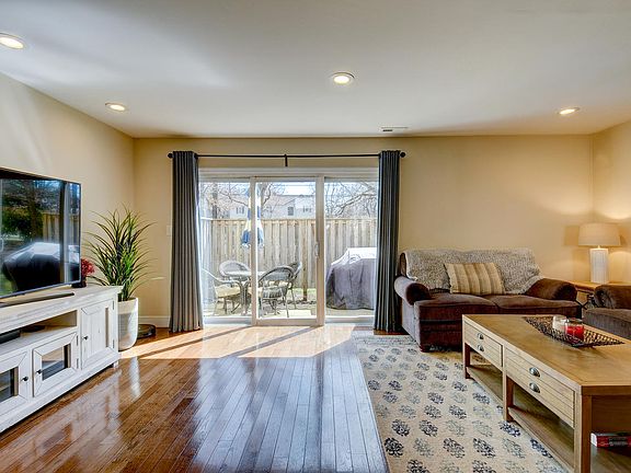 4th image of 8 Canterbury Cir
