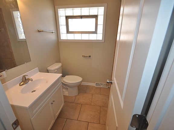 5th image of 5005 W 105th St