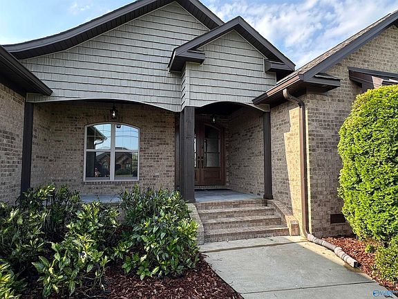3rd image of 375 Creekside Cir