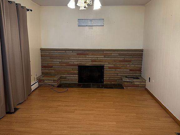 5th image of 29138 Lorraine Ave