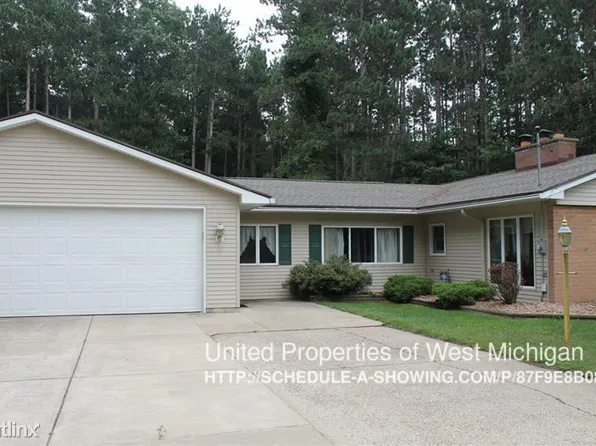 460 Pine Land Dr SE, Ada, MI 49301