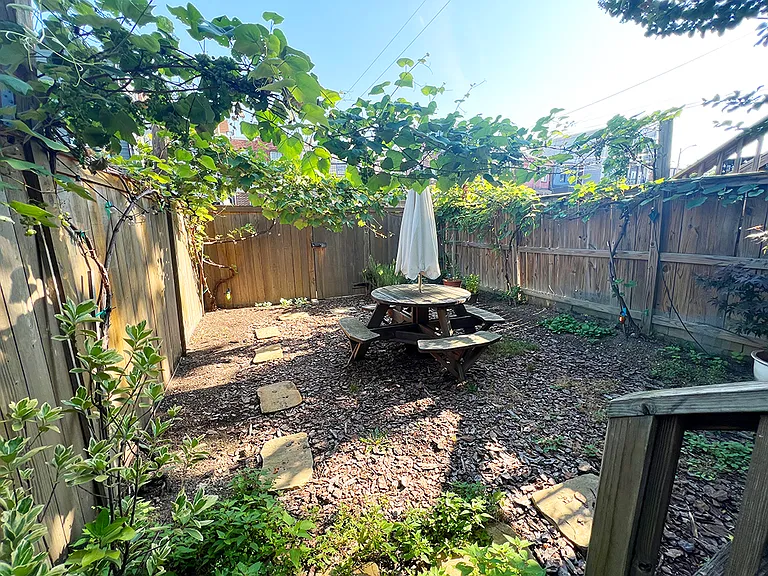 53 R St NW #B — Photo 19
